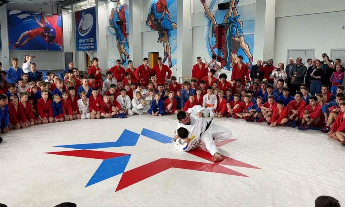 Кондратьев: 525 тыс. школьников посещают обязательной урок самбо на Кубани
