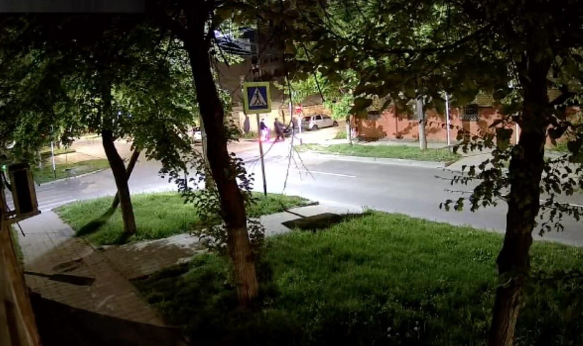 Подростки на электросамокатах ночью украли мотоцикл в Анапе