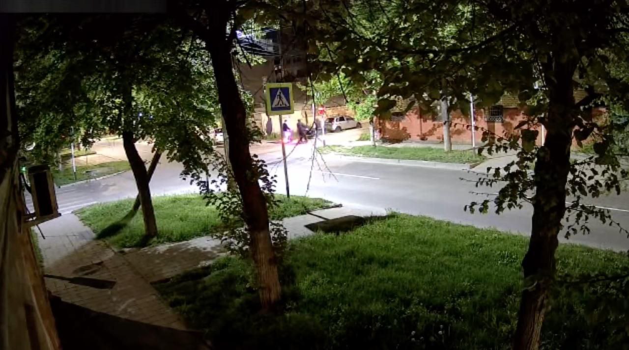 Подростки на электросамокатах ночью украли мотоцикл в Анапе