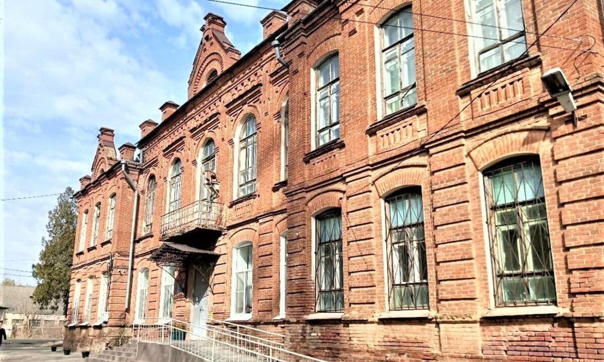 Предмет охраны утвердили для старинного здания школы в станице Пластуновской