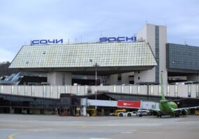 В аэропорту Сочи на вылет и прилет задерживаются 30 рейсов