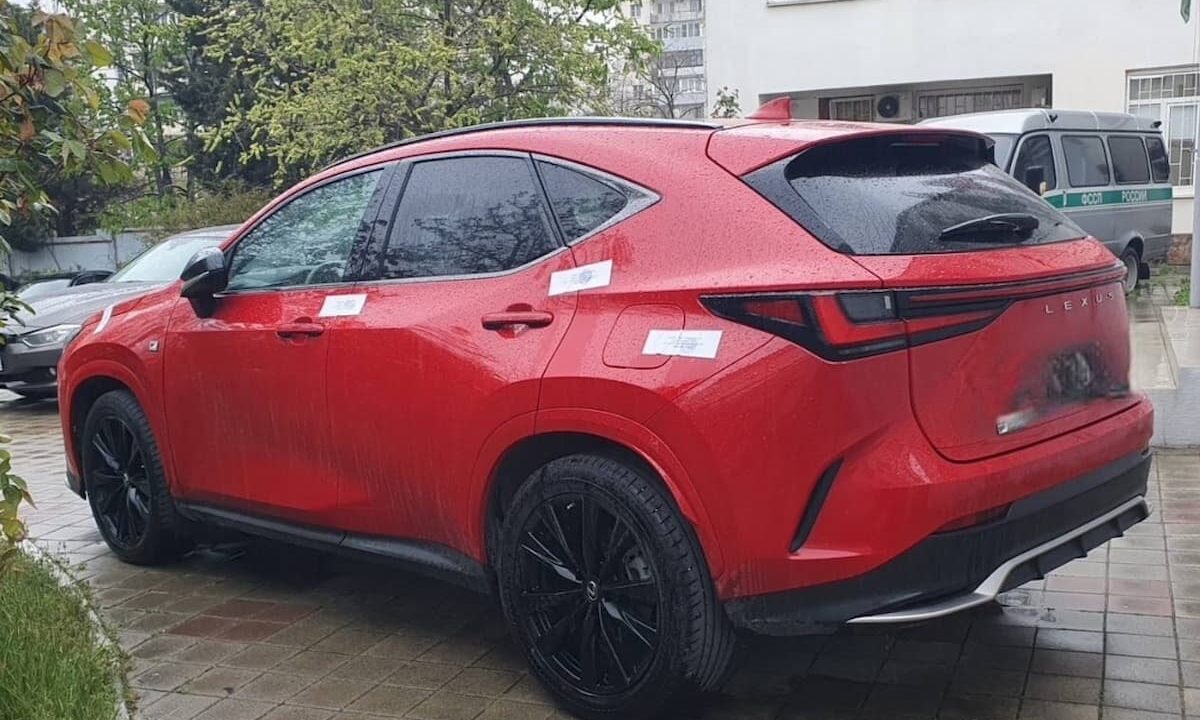 Житель Новороссийска чуть не лишился Lexus из-за долга по алиментам