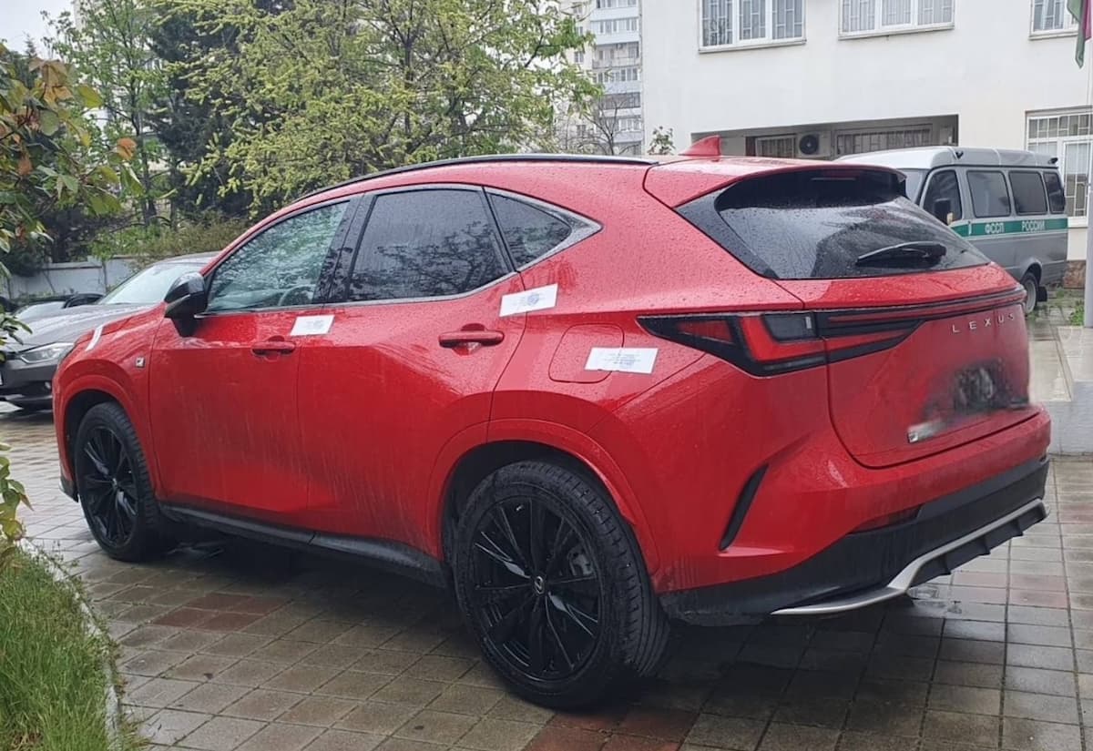 Житель Новороссийска чуть не лишился Lexus из-за долга по алиментам