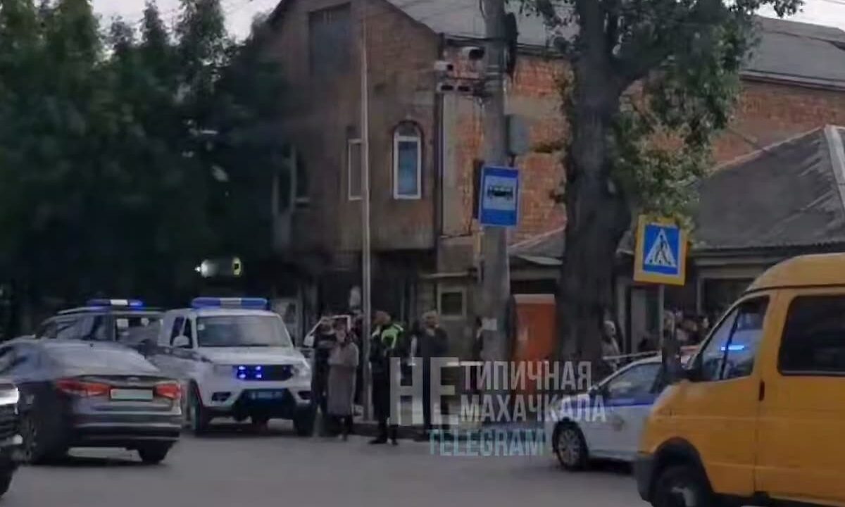 В Дагестане трое полицейских погибли в перестрелке при нападении на наряд ДПС