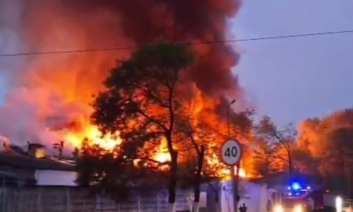 Пожар на хлебозаводе площадью 250 кв. метров произошел в Апшеронске
