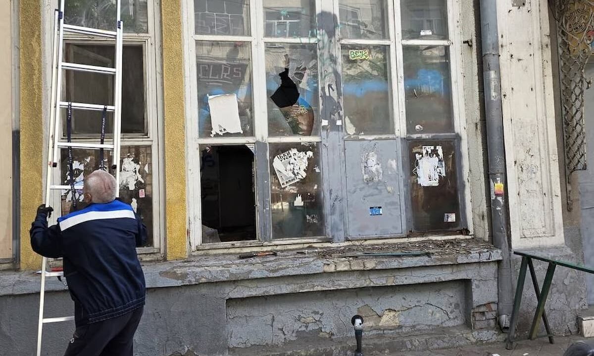 Вандалы разбили окна здания-памятника в центре Краснодара