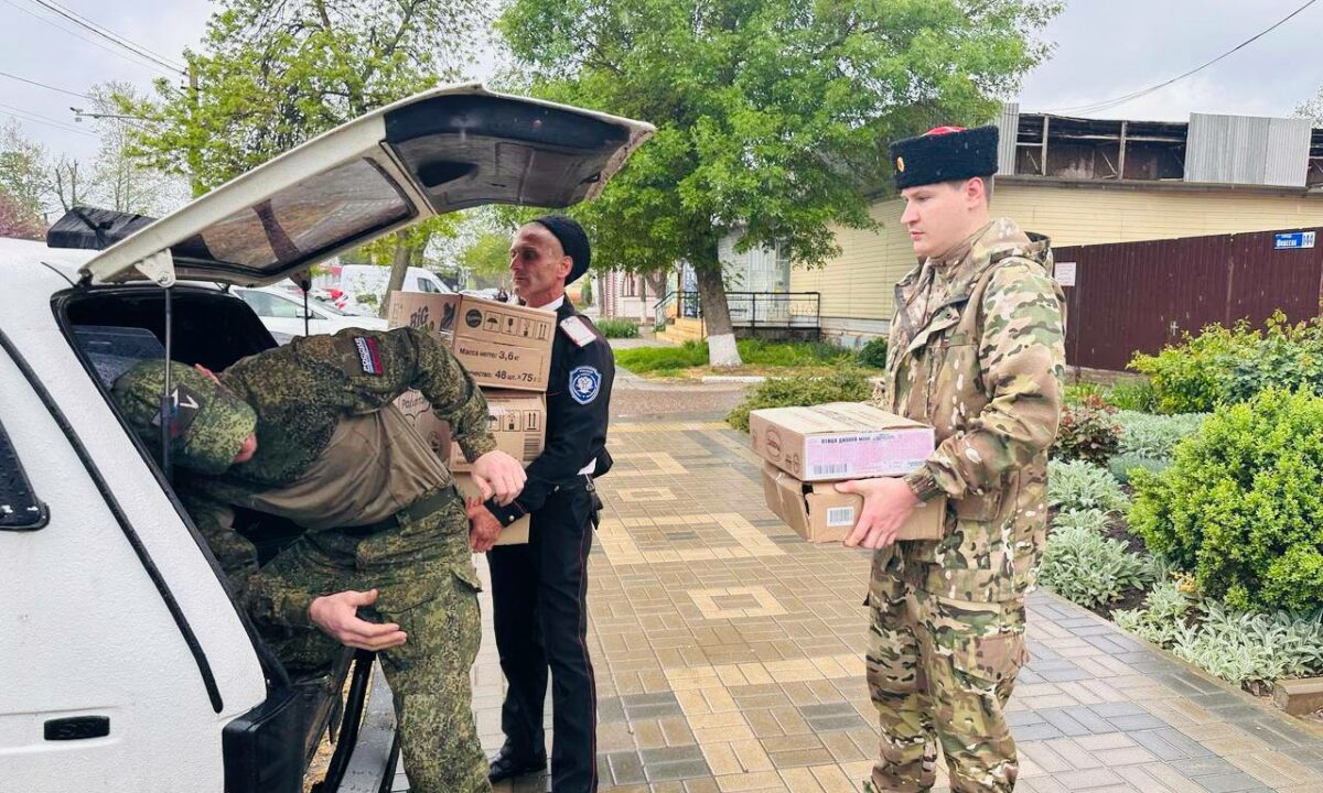 Около 250 тонн гуманитарного груза за три недели отвезли на СВО кубанские казаки