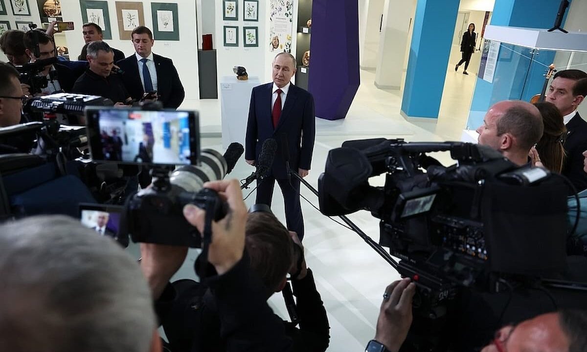 Путин обсудил с Трампом конфликт на Украине по телефону из центра «Сириус»