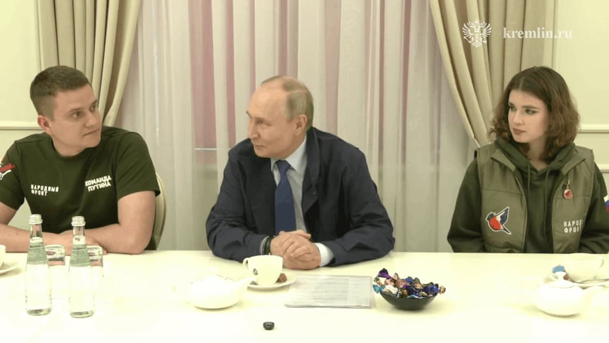 Путин посетил Курскую область и встретился с добровольцами