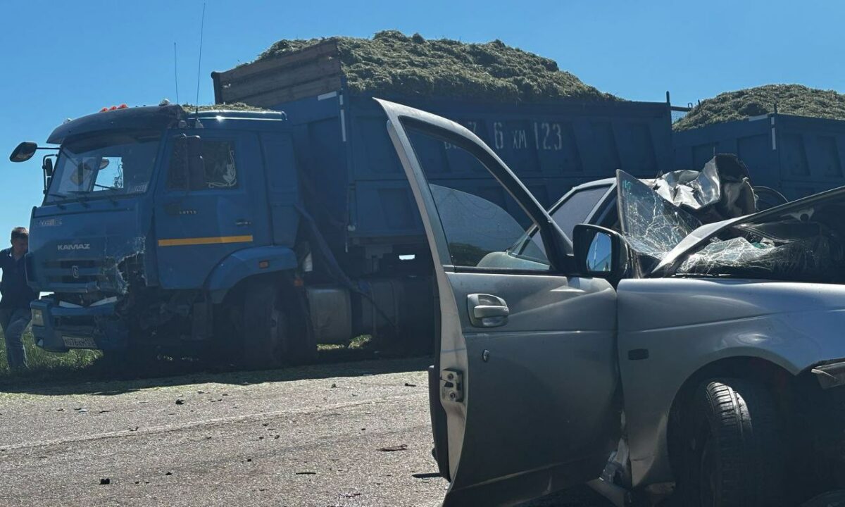 Три человека погибли в ДТП с КамАЗом на трассе в Гулькевичском районе