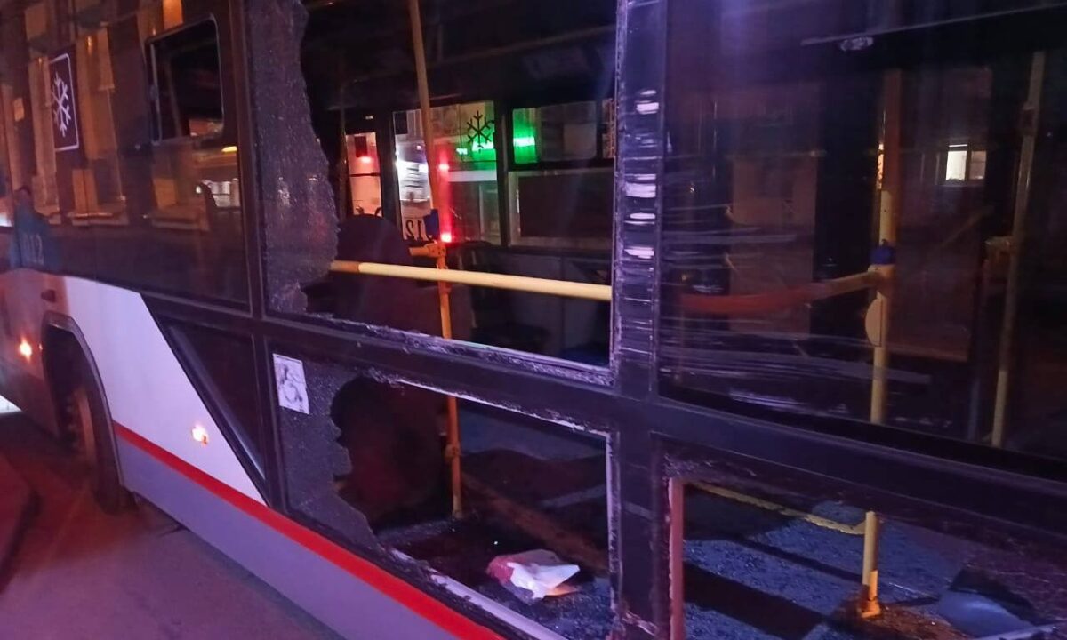 В Краснодаре пожарная машина протаранила троллейбус, пострадал ребенок