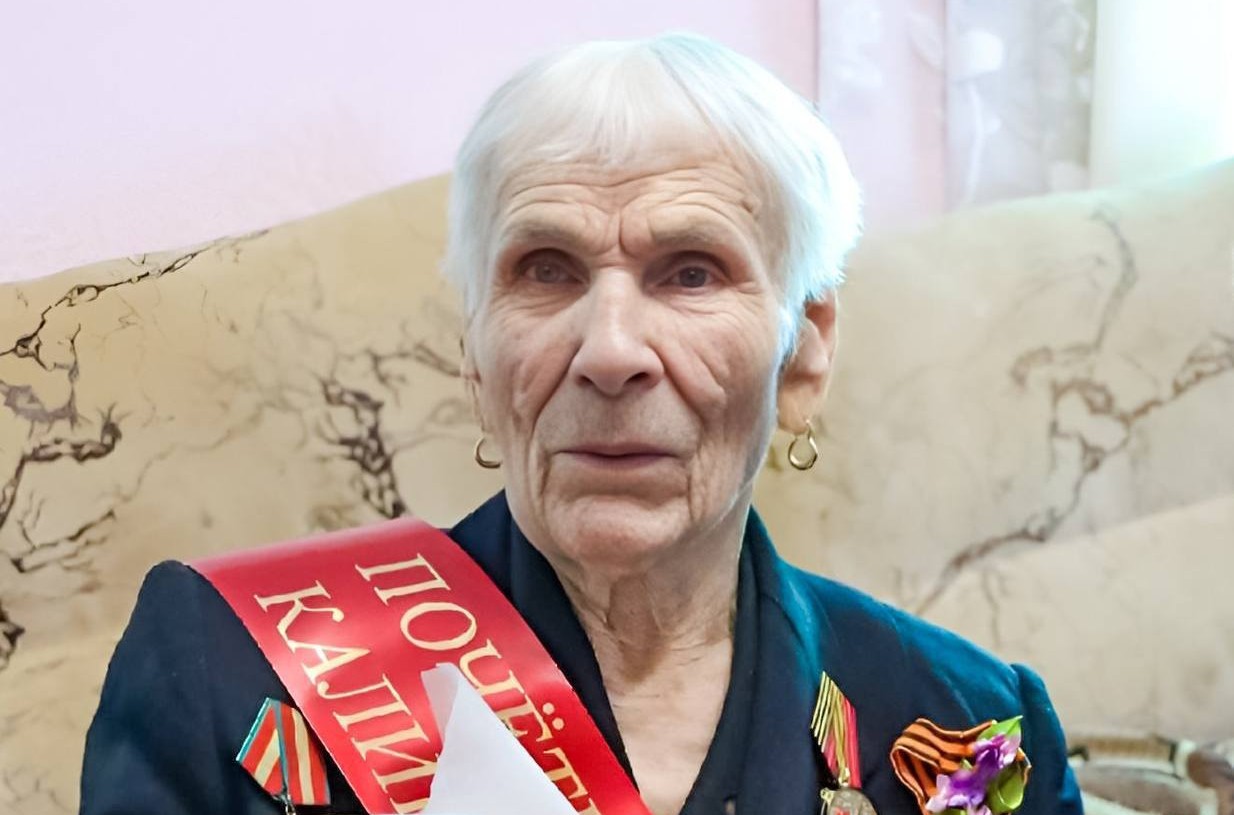 Вениамин Кондратьев поздравил ветерана из Калининского района со 100-летием