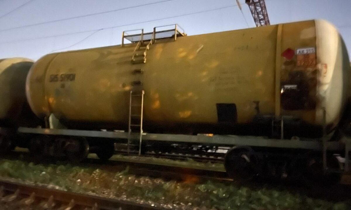 Подросток получил сильнейший удар током, перелезая через ж/д вагон в Краснодаре