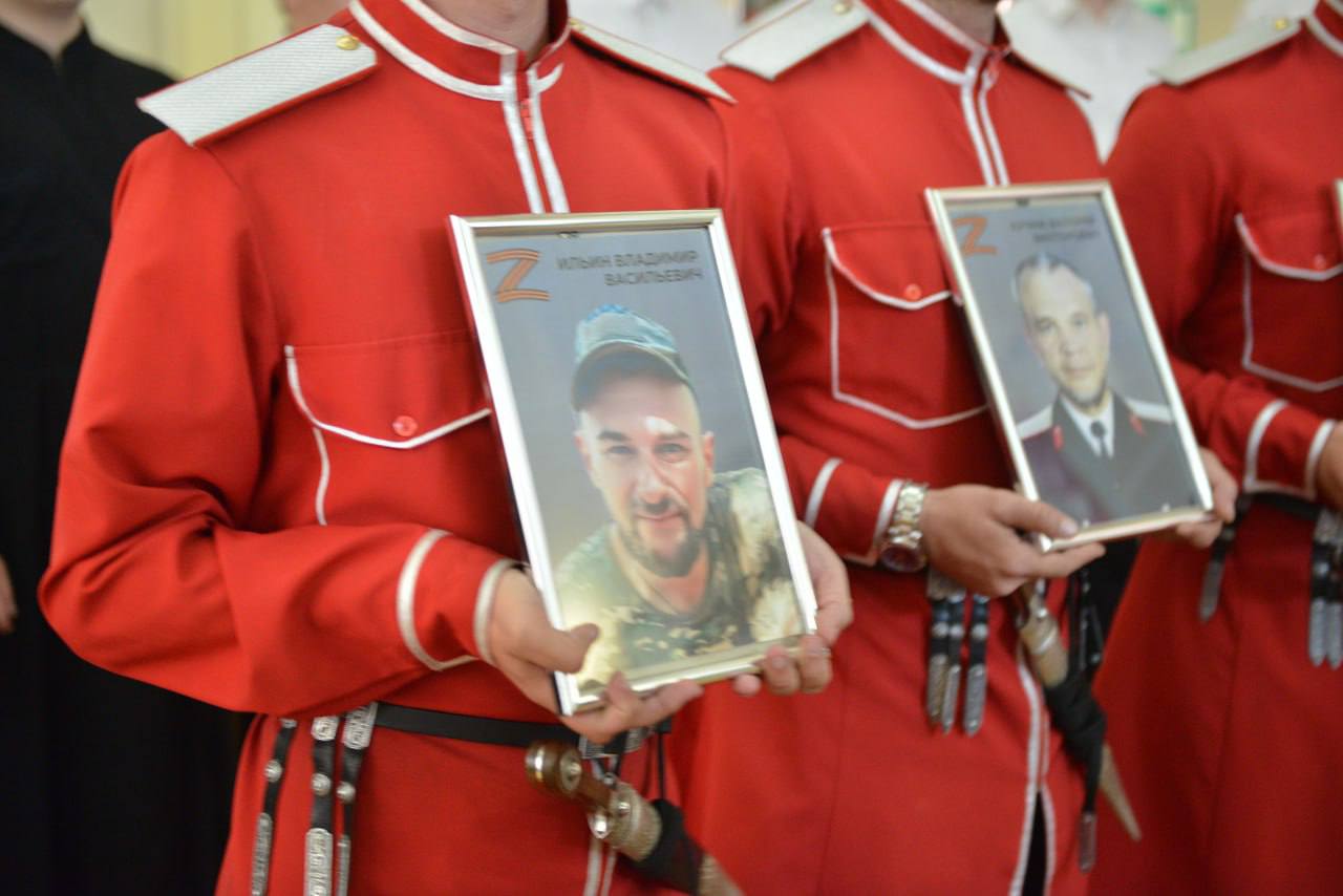 В Краснодаре награду «Крест штурмовой» передали семьям погибших на СВО казаков