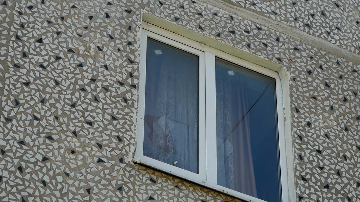 Выпавшая из окна девочка в Мостовском районе находится в искусственной коме