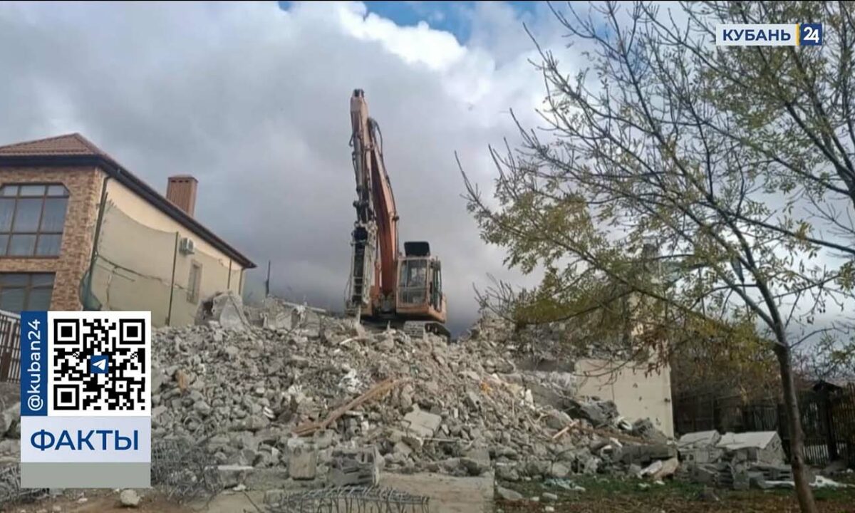 Восемь человек остались без жилья после сноса незаконного дома в Новороссийске