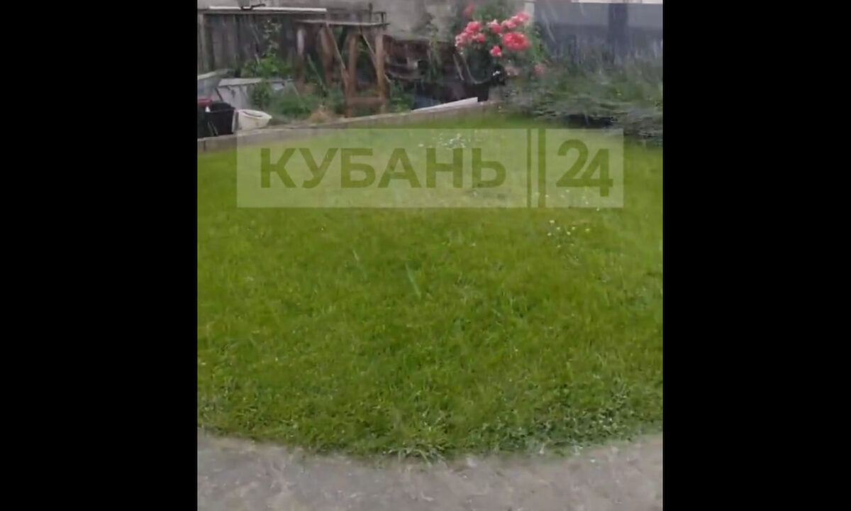 Мощный дождь с градом накрыл Анапу 15 июня
