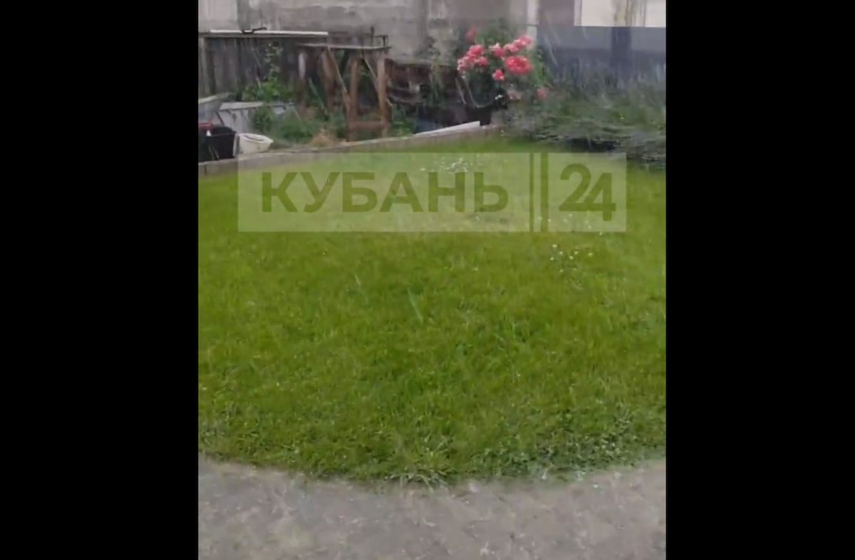 Мощный дождь с градом накрыл Анапу 15 июня