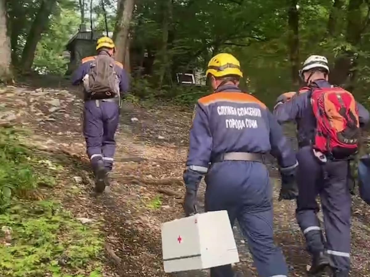 В Сочи спасатели вывели из леса туристку, заблудившуюся у Орлиных скал