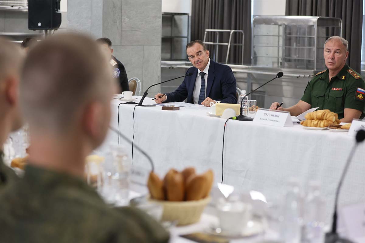Кондратьев встретился с новобранцами Президентского полка из Краснодарского края