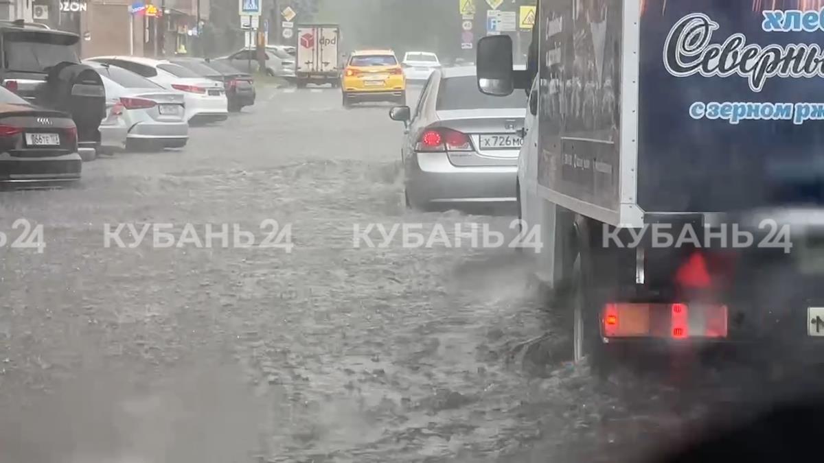 Ливень парализовал движение трамваев в центре Краснодара