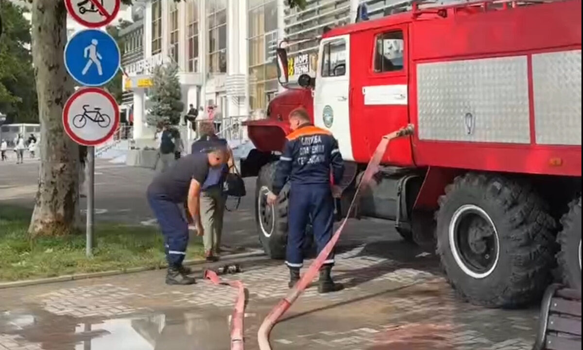 Двухнедельная норма осадков выпала за несколько минут в Геленджике