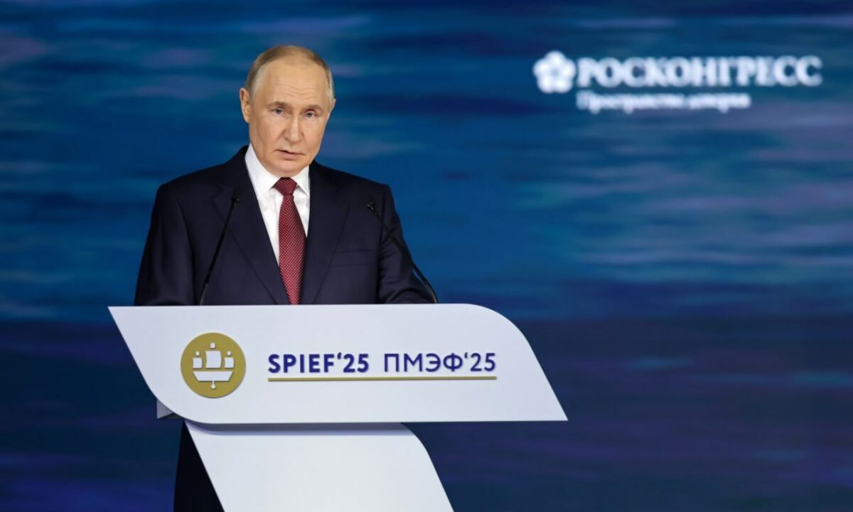Путин на ПМЭФ сообщил о снижении безработицы на юге России в два раза