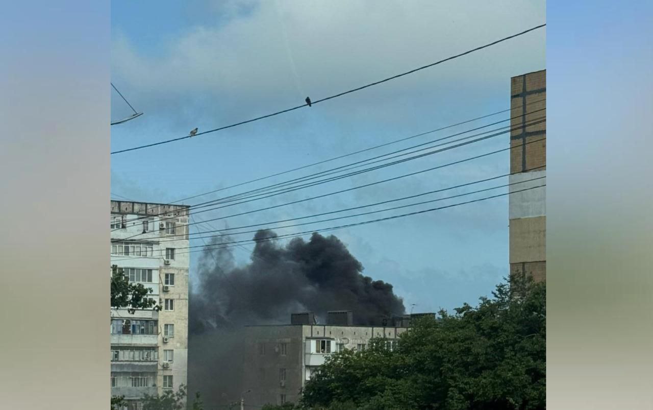 Одного спасли и 30 человек эвакуировали при пожаре в пятиэтажке в Новороссийске