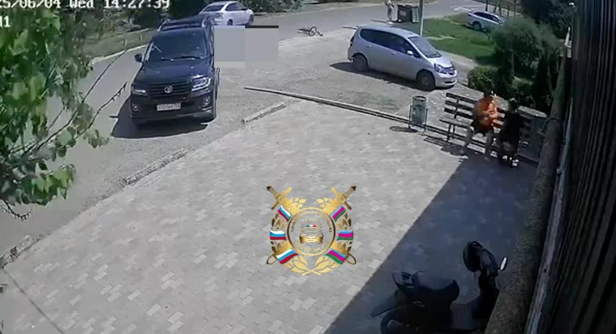 В Темрюкском районе машина сбила выехавшую на дорогу школьницу на велосипеде