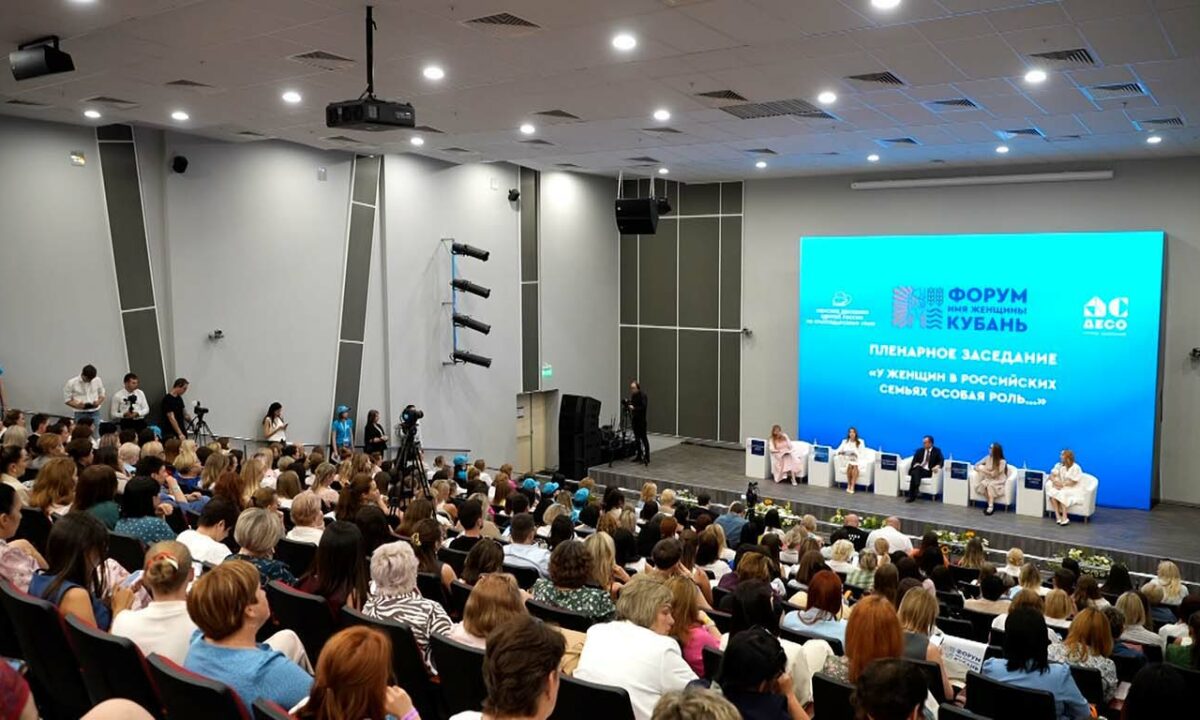 Кондратьев поддержал идею сделать ежегодным женский форум «Имя женщины — Кубань»