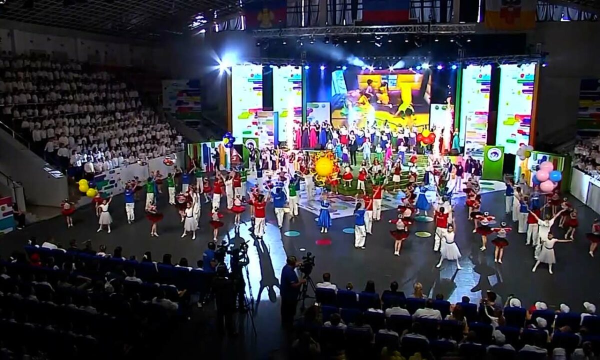 Кондратьев наградил 25 финалистов конкурса «Стань первым во славу Кубани!»
