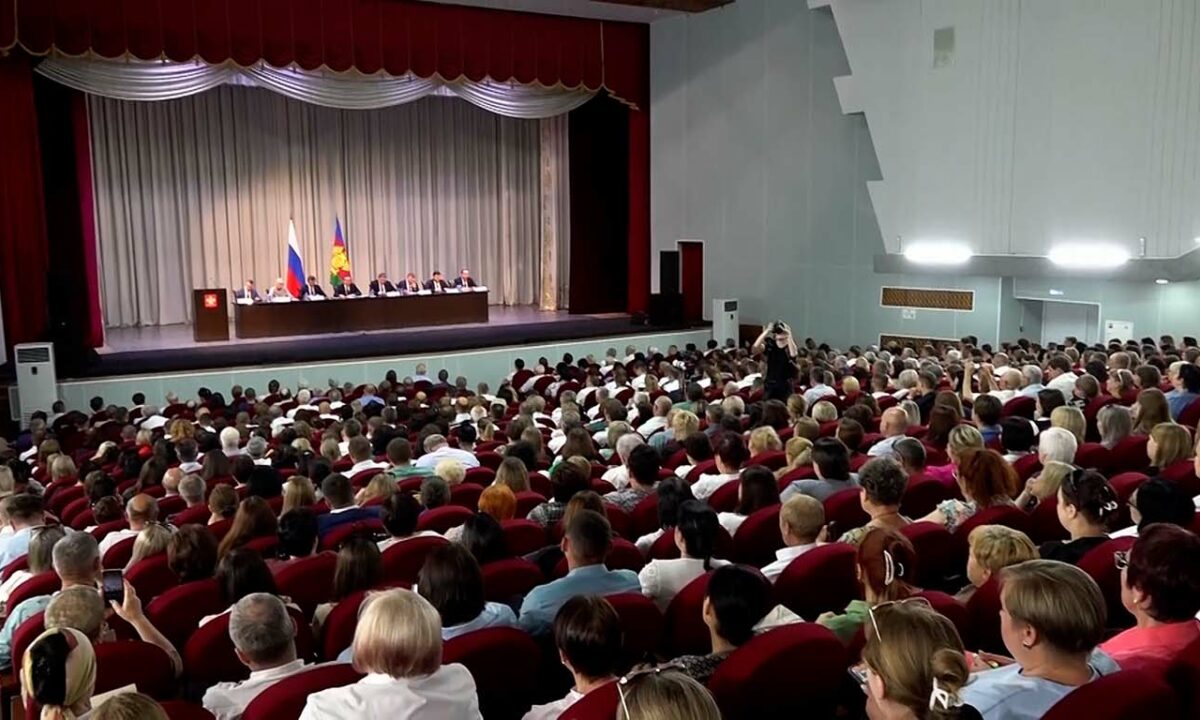Кондратьев: активное развитие Ленинградского округа — заслуга местных жителей