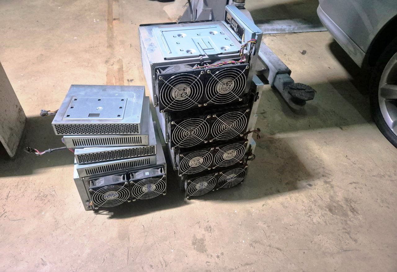 Десять блоков для майнинга контрабандой пытались вывезти в Абхазию из Сочи