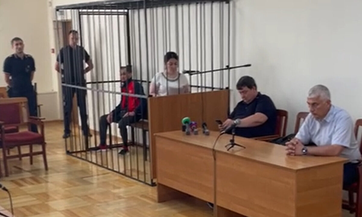 В Адыгее мать погибшей от побоев трехлетней девочки не признала вину на суде