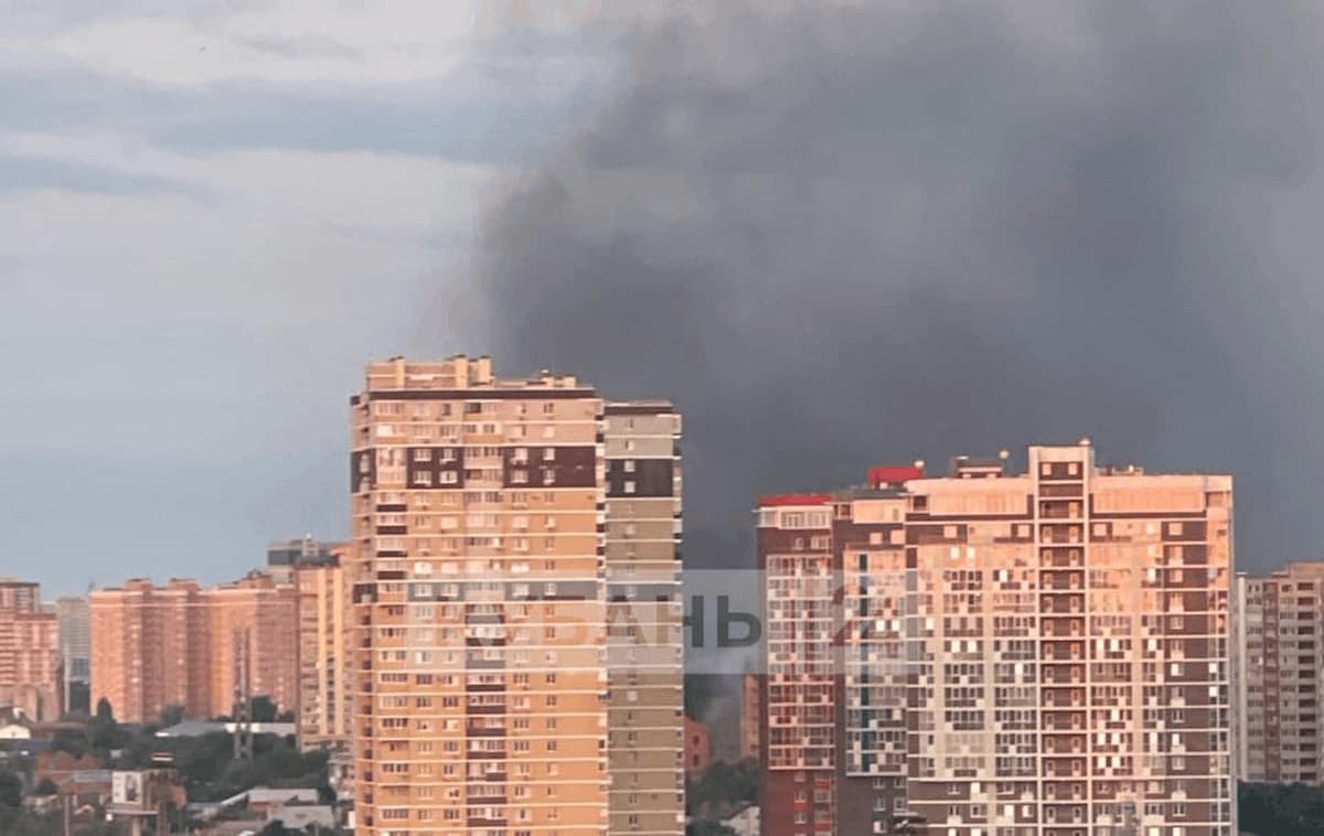 Здание бывшего кожзавода загорелось в центре Краснодара