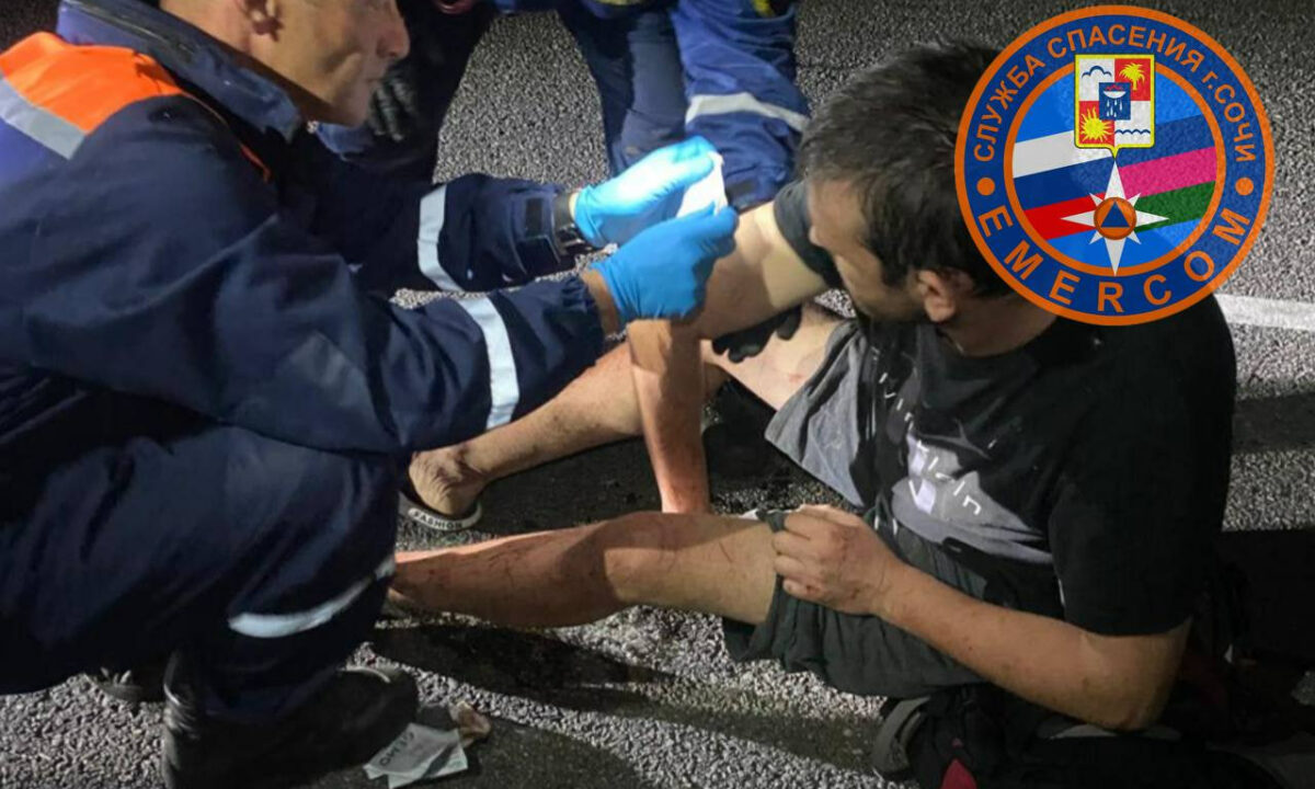 В Сочи мужчина поздно вечером заблудился в лесу и повредил ногу