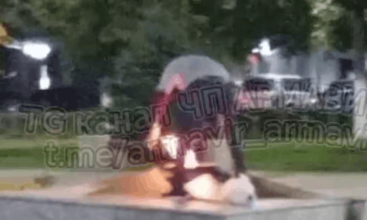 В Армавире ищут мужчину, который ночью залез на Вечный огонь