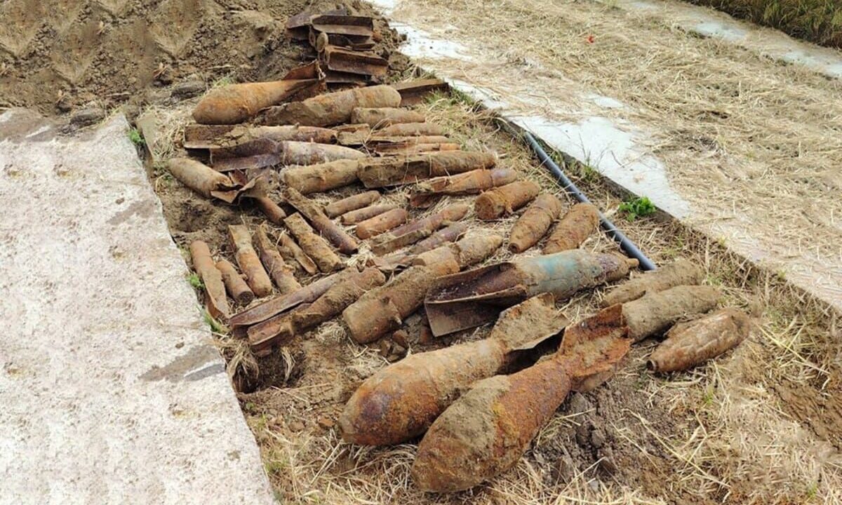 На кладбище в Славянске-на-Кубани нашли 39 авиабомб времен войны