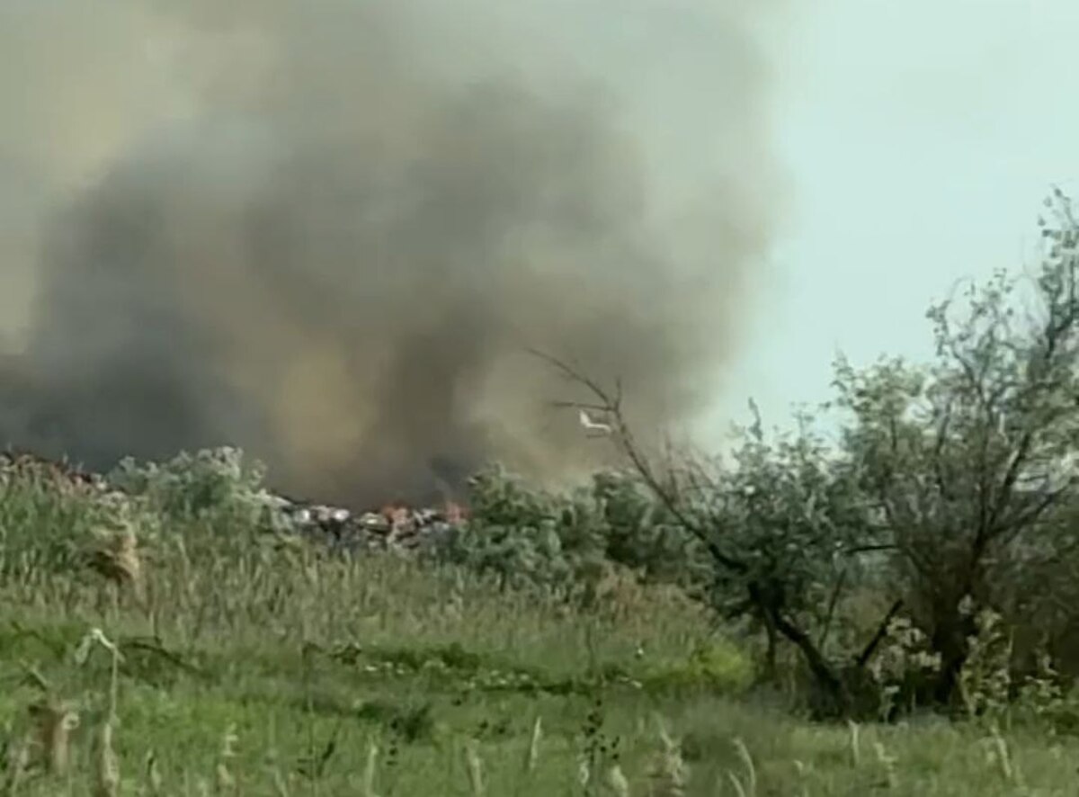 Пожар на мусорном полигоне в Темрюке тушат пятые сутки