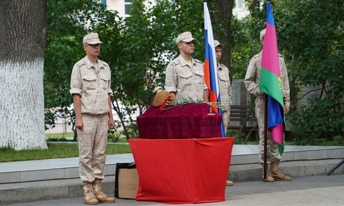 Поисковики передали в Москву прах красноармейца, погибшего в бою под Крымском