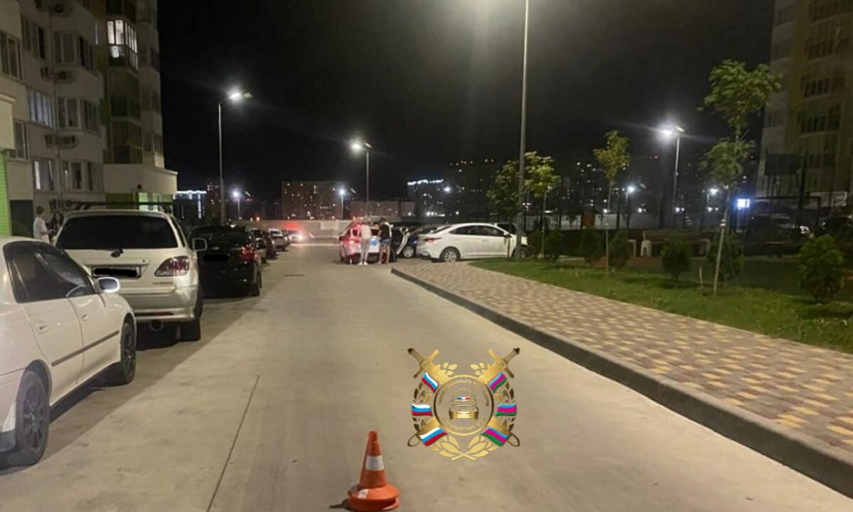 Пятилетняя девочка попала под колеса иномарки во дворе в Анапе