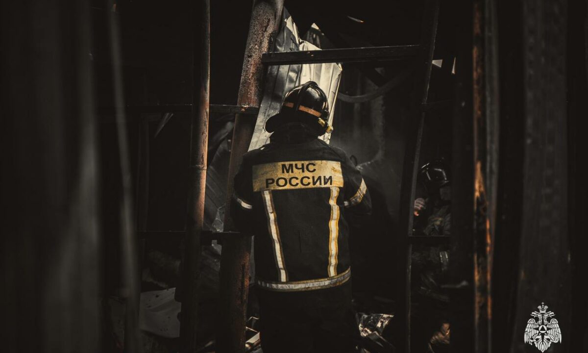 Мужчина погиб при пожаре в гаражном боксе в Сочи