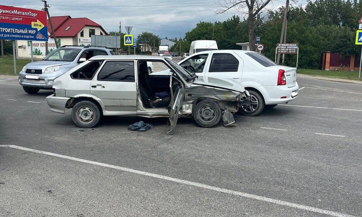 Семья с 10-летним ребенком пострадала в массовом ДТП в Крымске