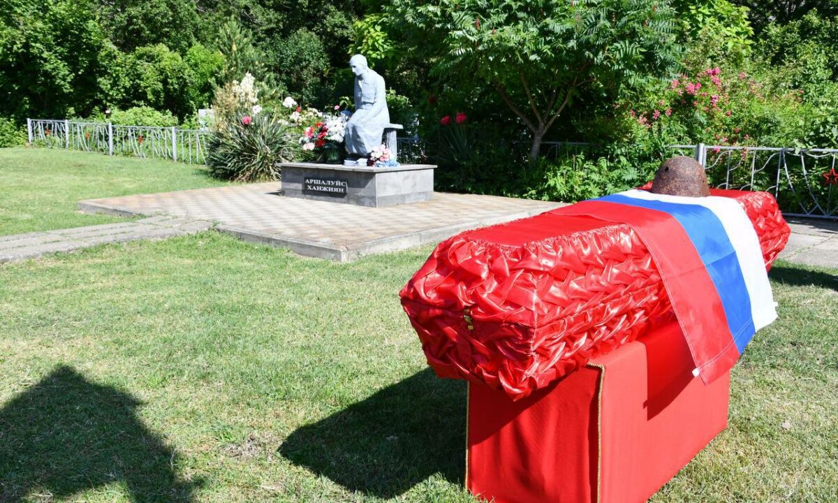 Останки восьми советских солдат захоронили в урочище Поднависла в Горячем Ключе