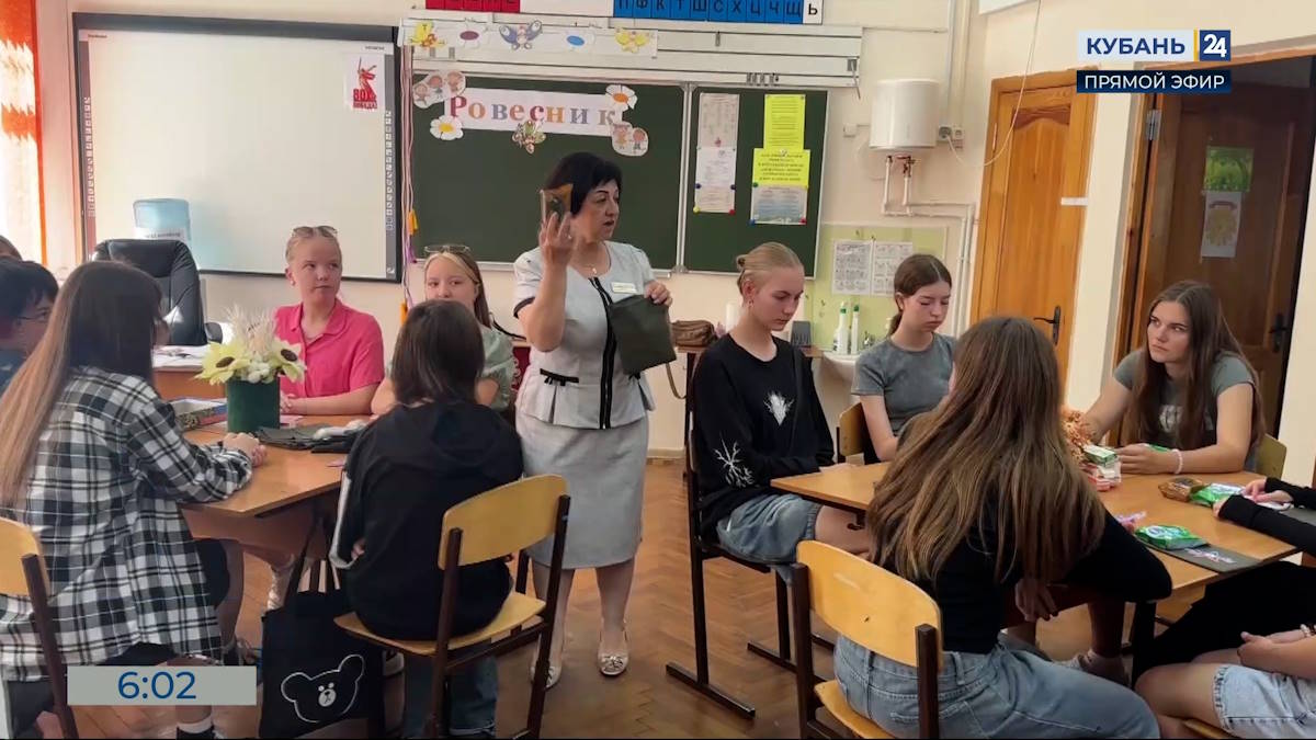 Школьники Тихорецкого района участвуют в патриотических акциях в поддержку СВО