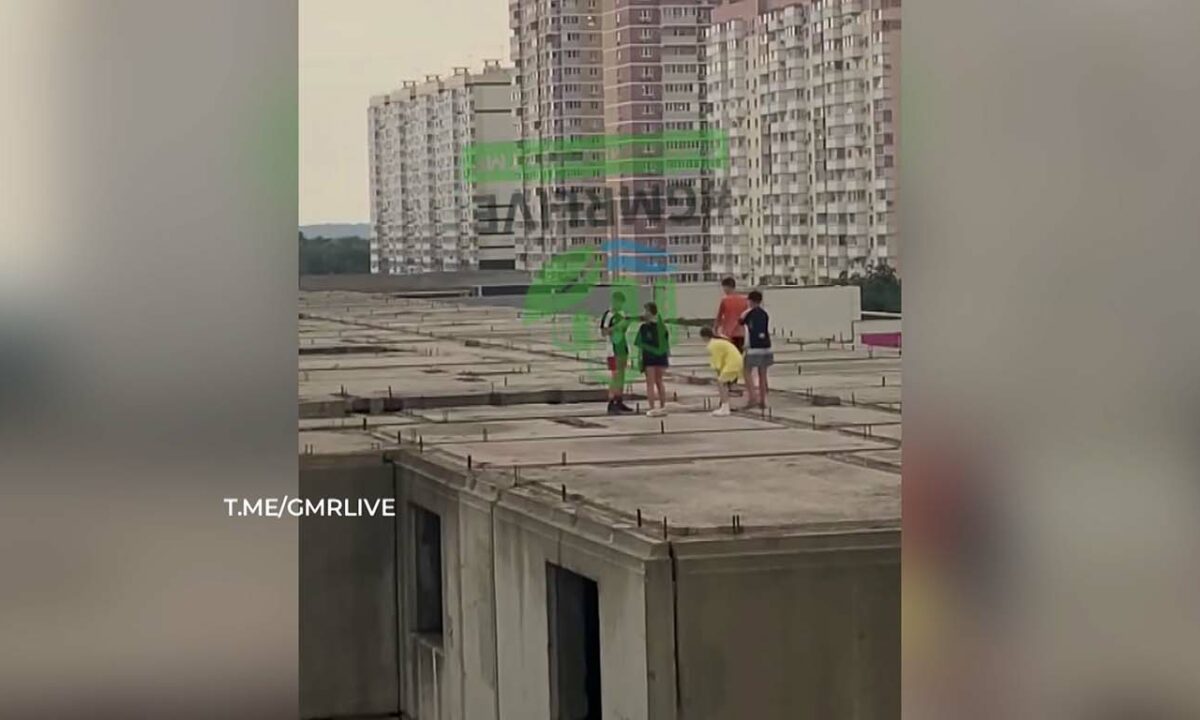 Подростки устроили опасные игры на заброшенной стройке в ГМР в Краснодаре