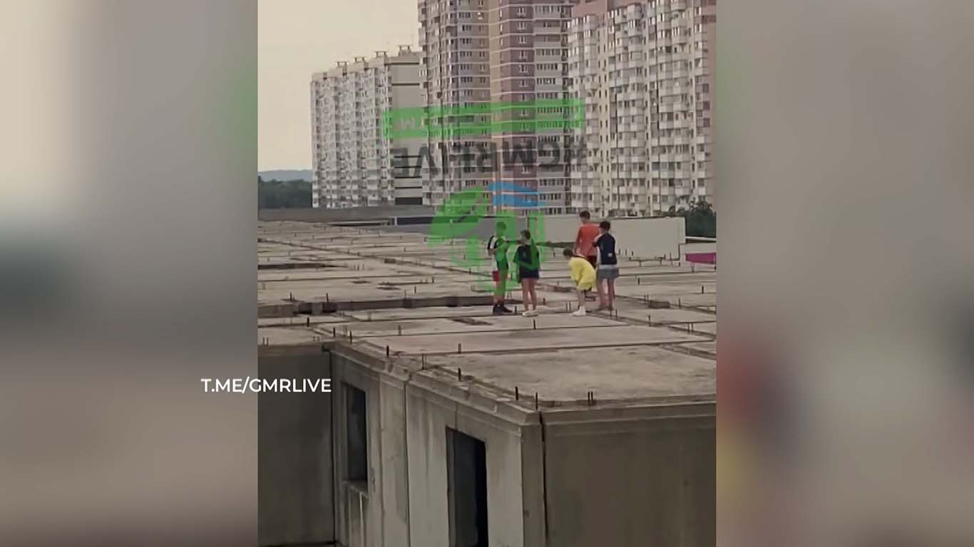 Подростки устроили опасные игры на заброшенной стройке в ГМР в Краснодаре