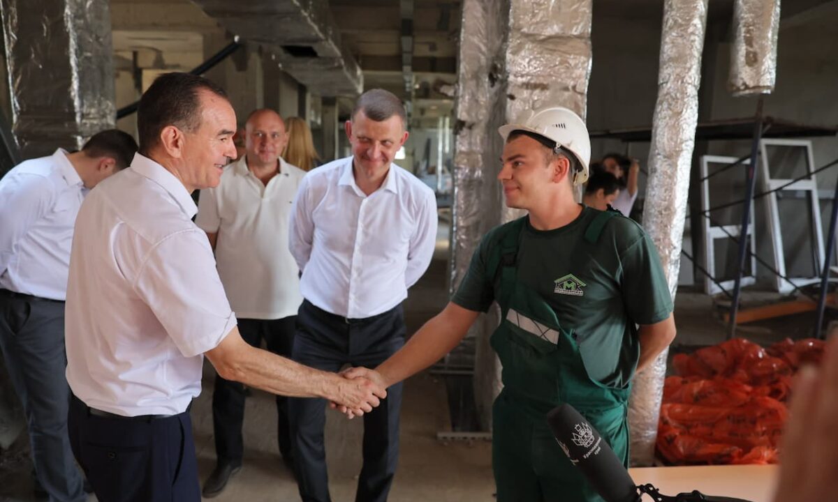 Вениамин Кондратьев посетил три стройплощадки социальных объектов в Краснодаре