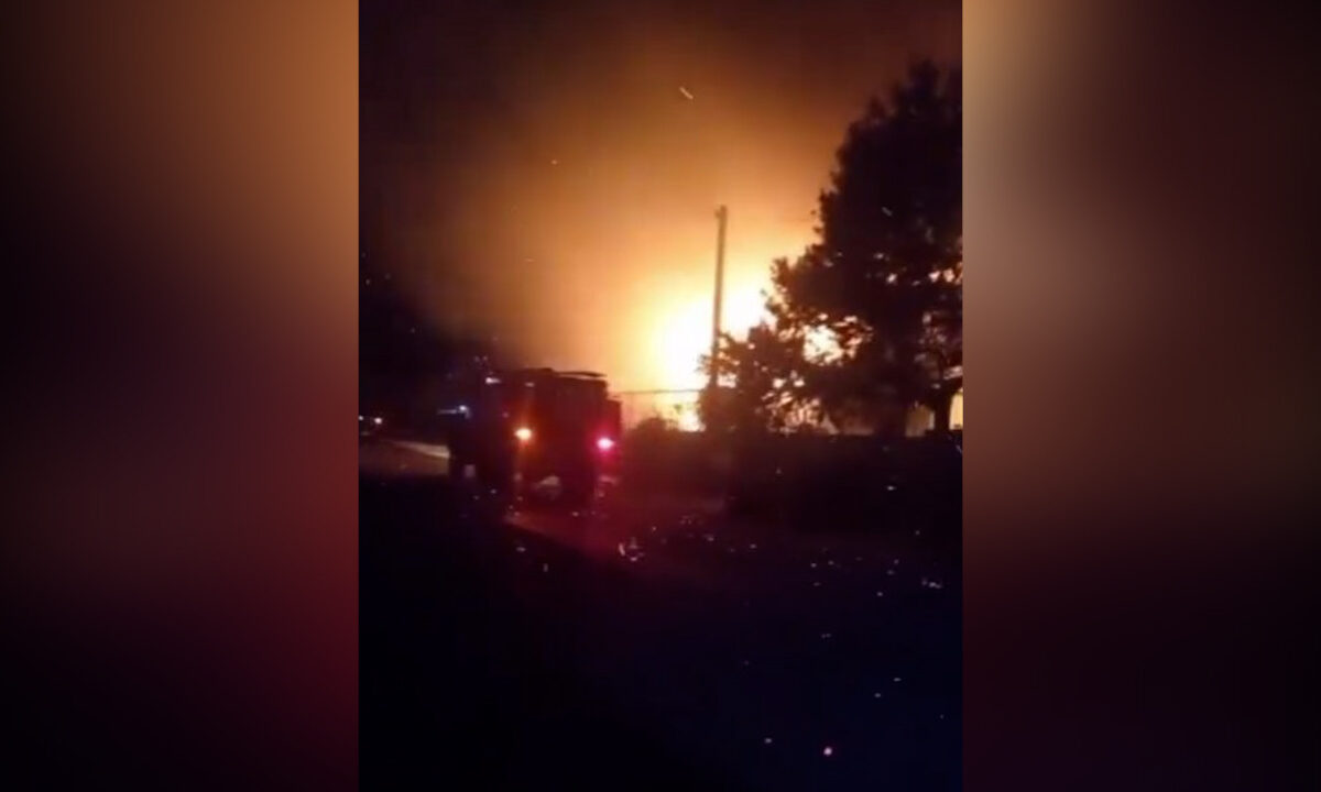 Жилой одноэтажный дом загорелся в поселке Светлый Путь Темрюкского района