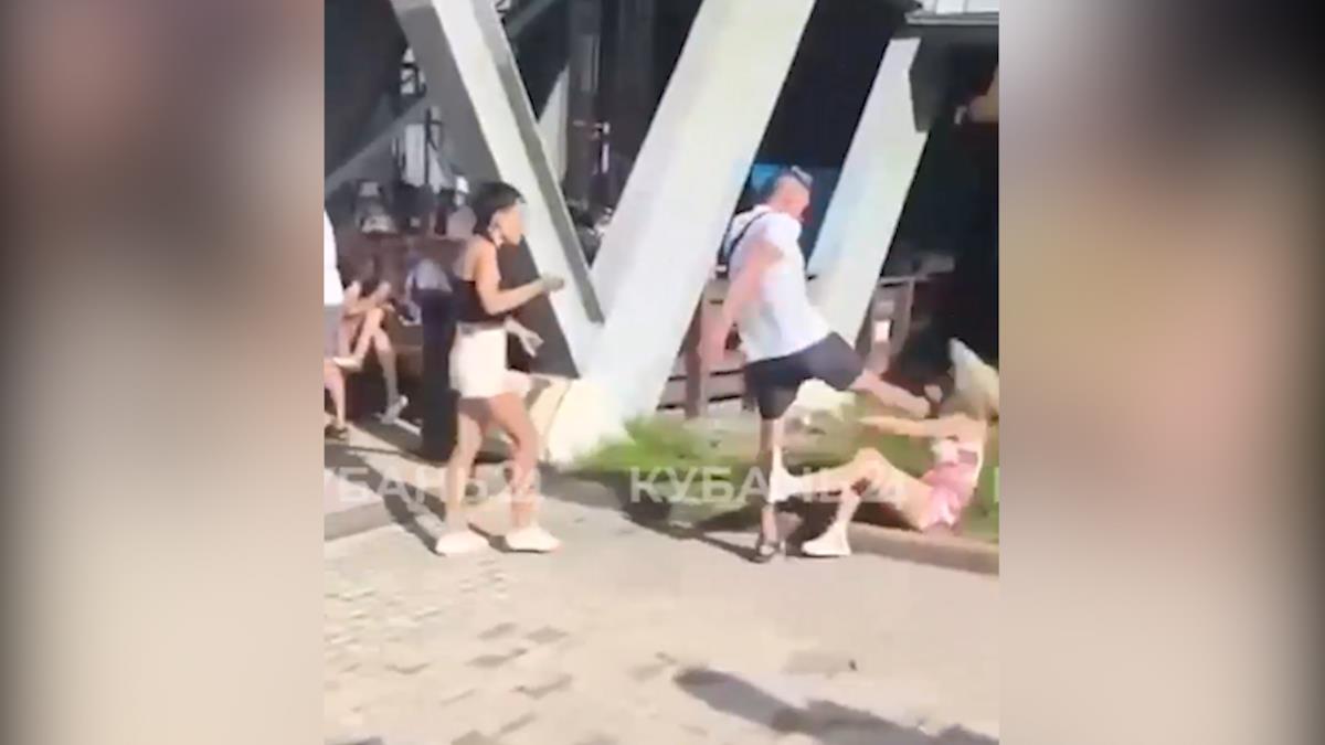Устроивших драку возле канатной дороги в Сочи мужчин арестовали на 10 суток